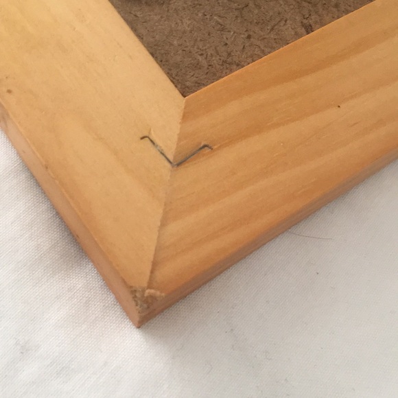 Classic Solid Oak Photo Frame - A Timeless Way to Display Your Memories! - Picture 6 of 6